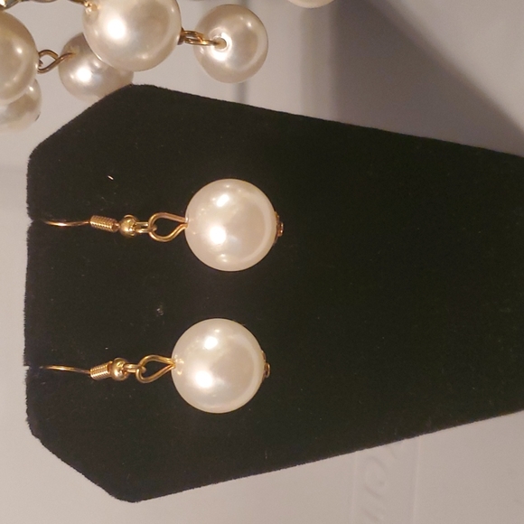 NWOT(set) Multi-layer large faux pearl goldtone necklace and earrings set. - Picture 3 of 5
